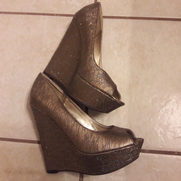 Steve Madden/ Glitter/ Peep Toe/ Wedge Heels NWOT - Picture 2 of 8